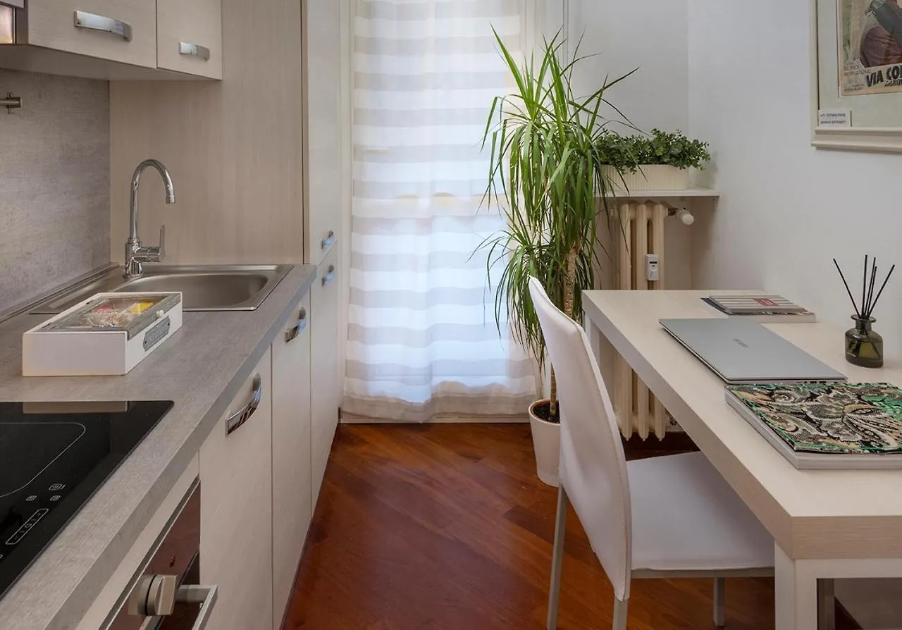 Apartment Milano via Tortona 66 0*,